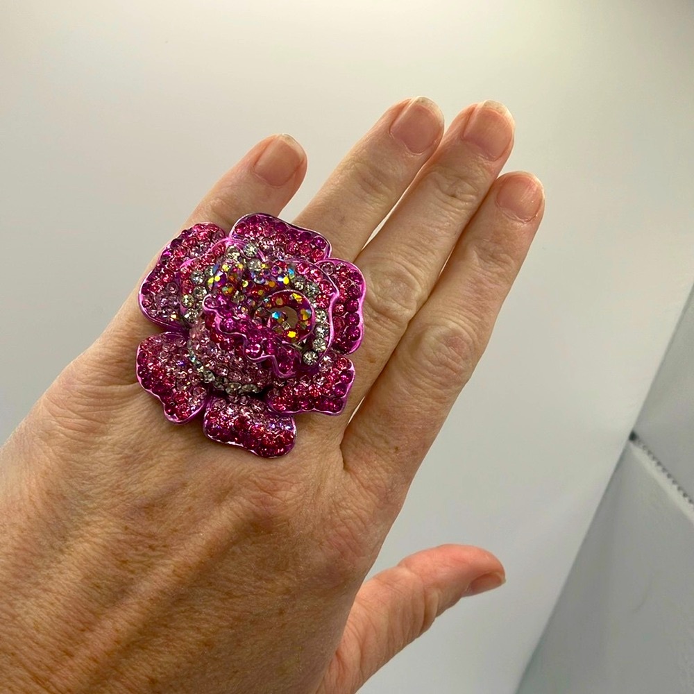 Vibrant Pink and Orange Ring Set with Floral Design stretch rings 2/$20🎉 - Picture 4 of 8